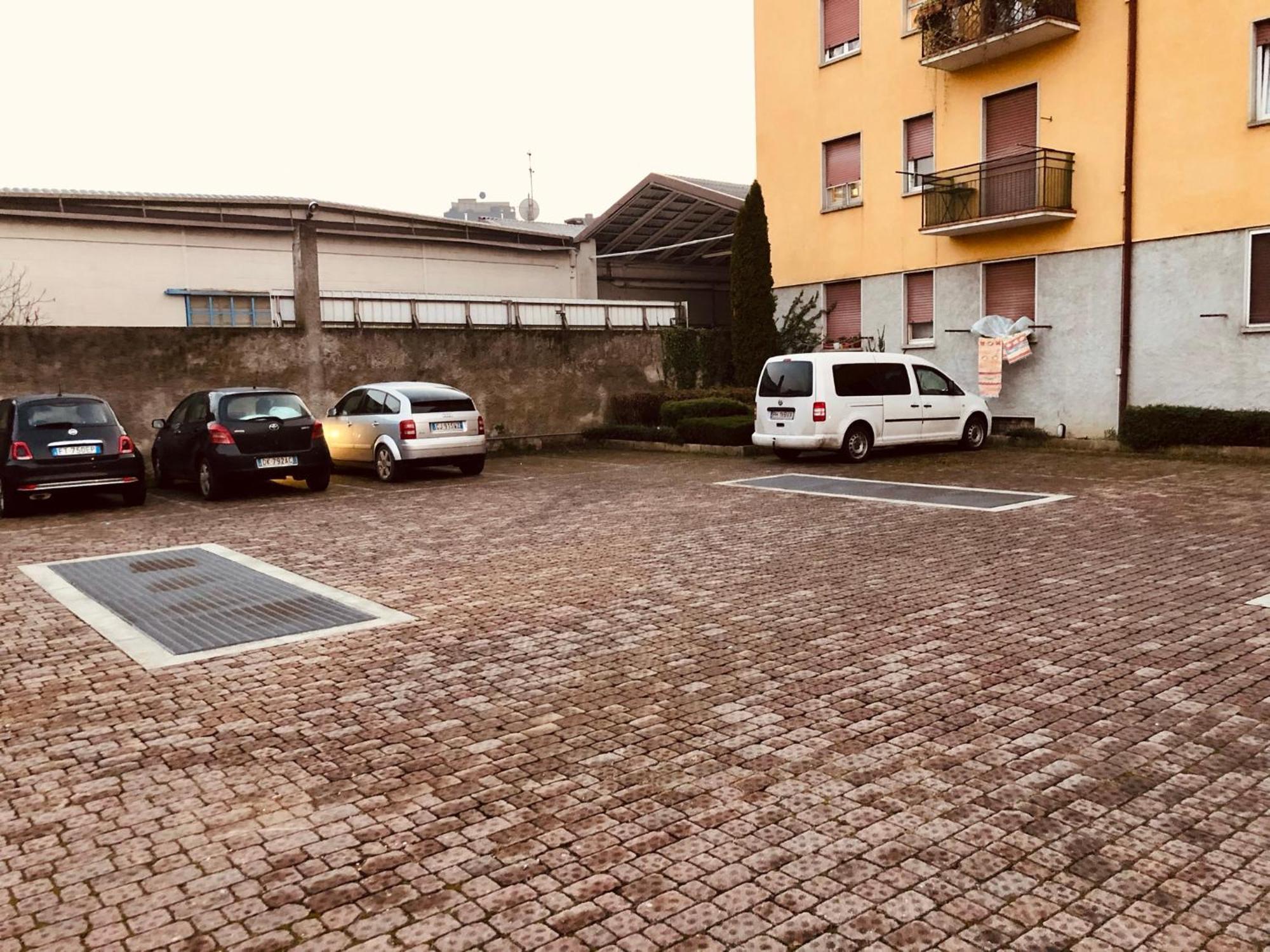 Bergamo Easy Airport Private Parking Apartment Exterior photo